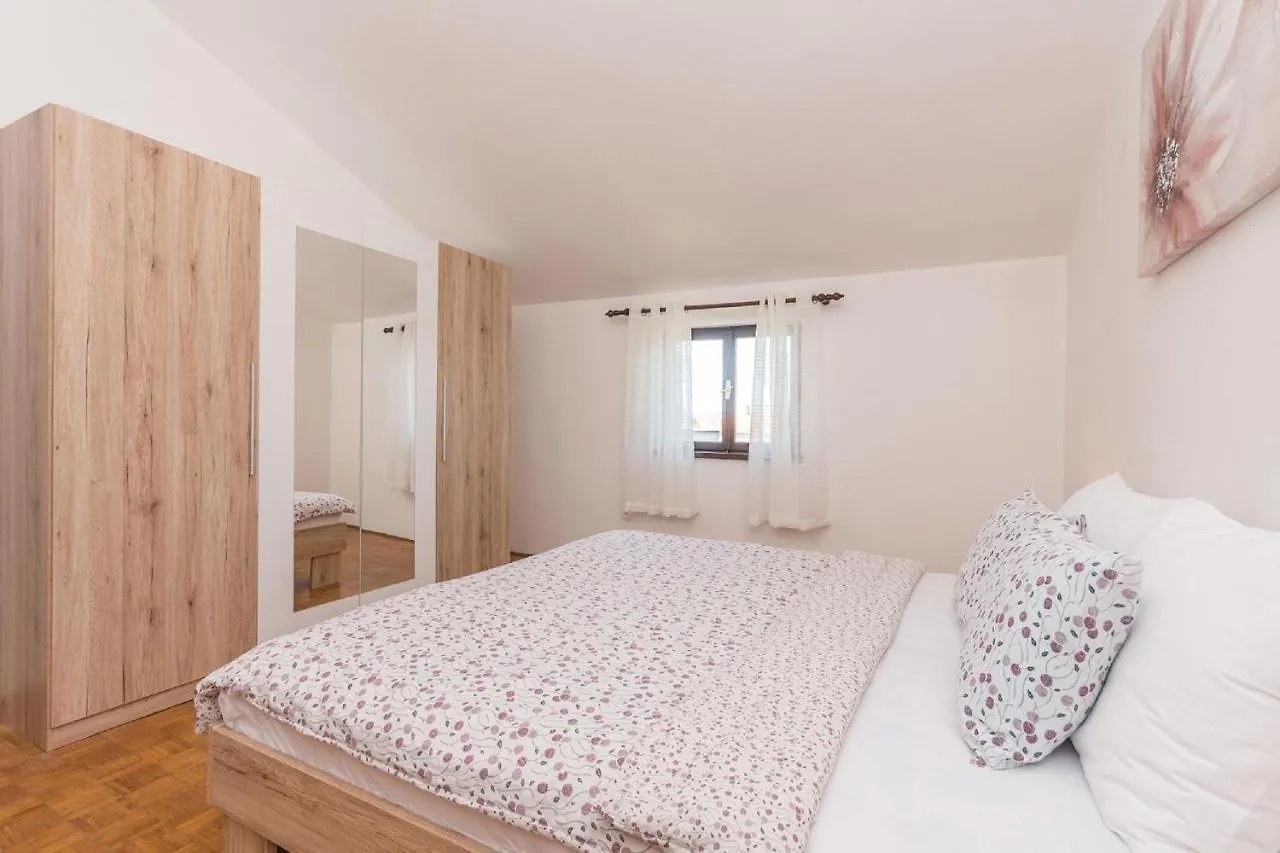 Apartment Lucija Biograd Na Moru